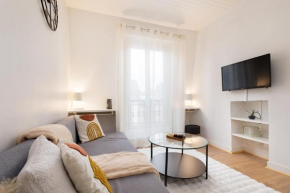 Cosy and Central Sacré-Coeur View Appartment, 50m to Paris